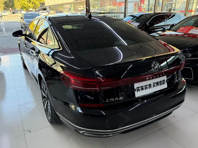 Volkswagen Passat — Фото автомобиля 11
