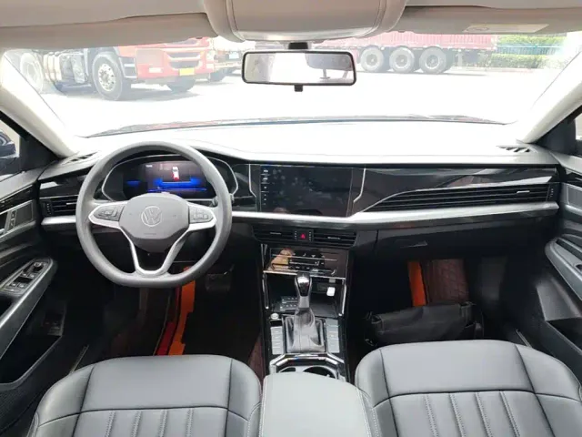Volkswagen Passat — Фото автомобиля 9
