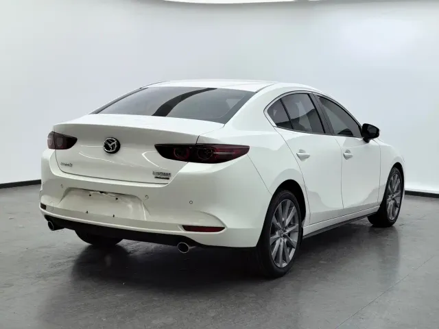 Mazda Axela — Фото автомобиля 4