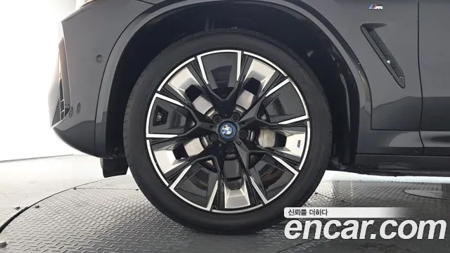 BMW iX3 — Фото автомобиля 5