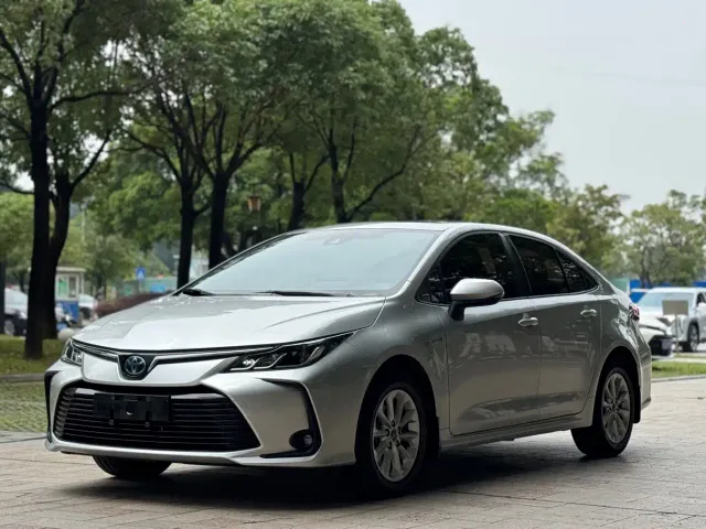 Toyota Corolla 2021 Hybrid 1.8L E-CVT Elite Edition — Фото автомобиля 4