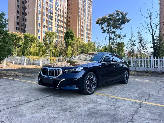 BMW 5 Series — Фото автомобиля 2