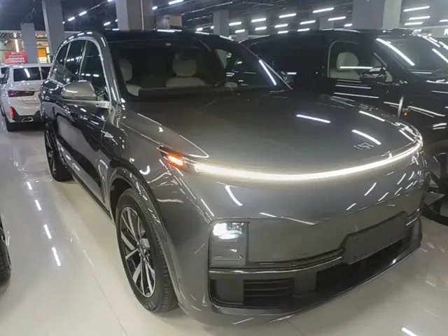Li Auto L8 — Фото автомобиля 3