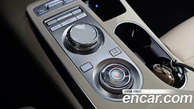Genesis GV70 — Фото автомобиля 9