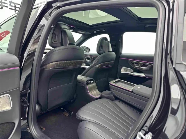 Mercedes-Benz E-Class — Фото автомобиля 20