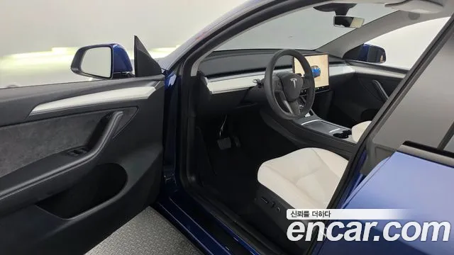 Tesla Model Y — Фото автомобиля 15