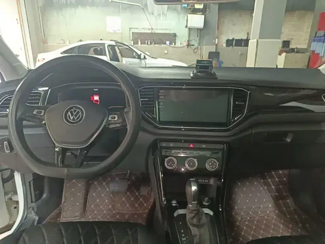 Volkswagen T-Roc — Фото автомобиля 12