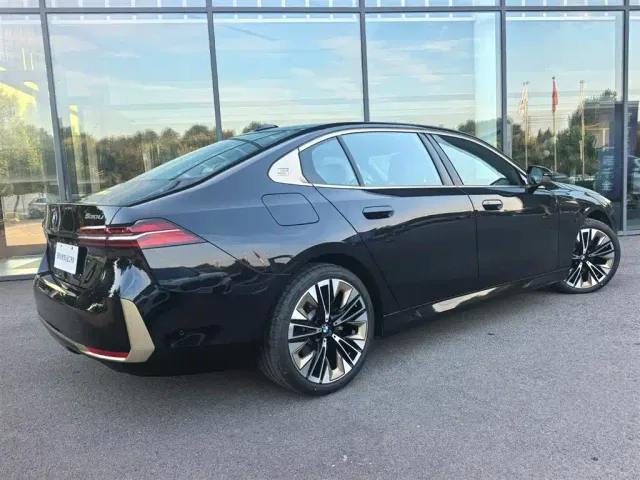 BMW 5 Series — Фото автомобиля 4