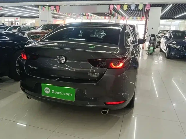 Mazda Axela — Фото автомобиля 6