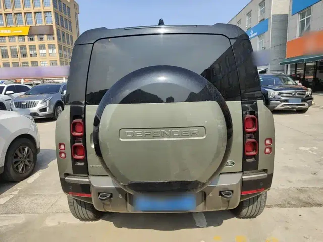 Land Rover Defender — Фото автомобиля 5