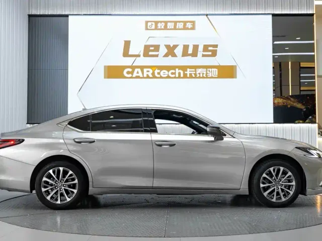 Lexus ES — Фото автомобиля 4