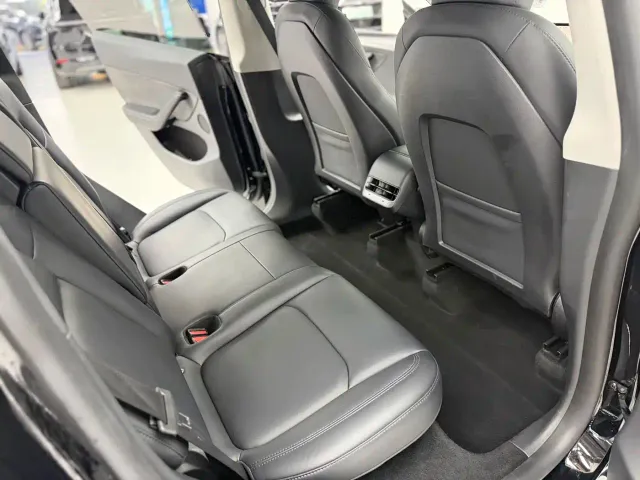 Tesla Model Y — Фото автомобиля 2