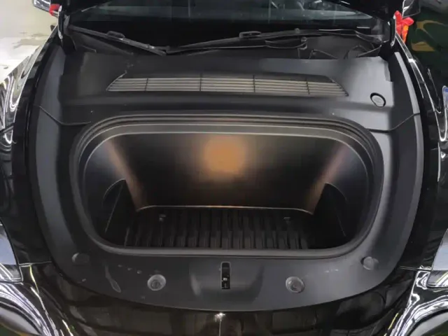Tesla Model Y — Фото автомобиля 19