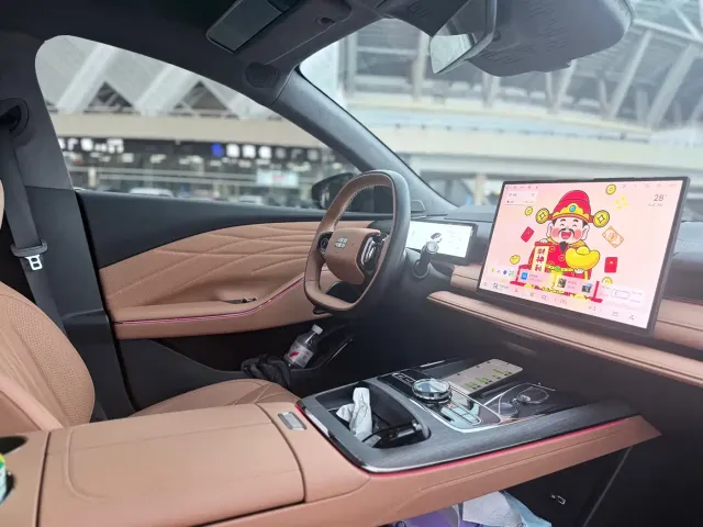 Geely Galaxy Xingyao 8 — Фото автомобиля 13