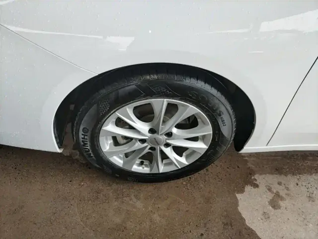 Roewe i5 — Фото автомобиля 22