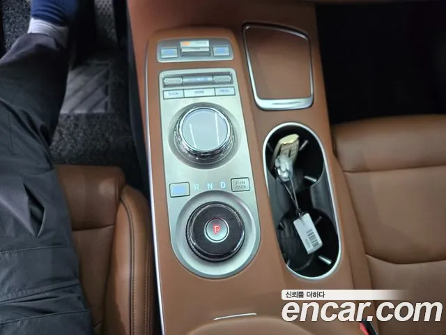Genesis GV70 — Фото автомобиля 9