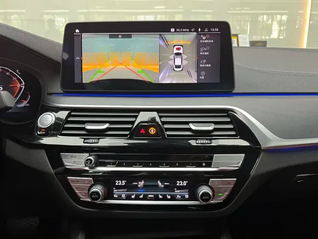 BMW 5 Series — Фото автомобиля 12