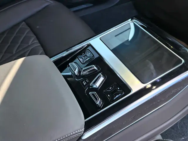 Audi A8 — Фото автомобиля 14