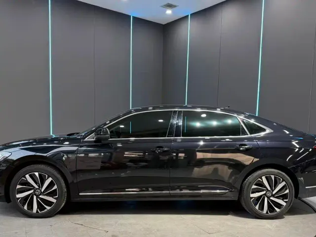 Volkswagen Passat — Фото автомобиля 5