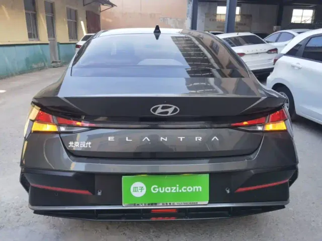 Hyundai Elantra — Фото автомобиля 5