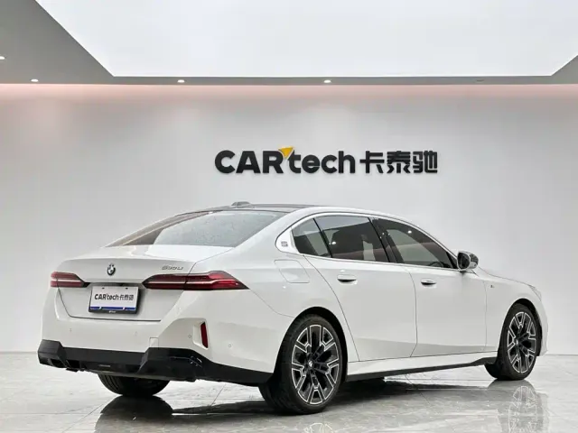 BMW 5 Series — Фото автомобиля 5