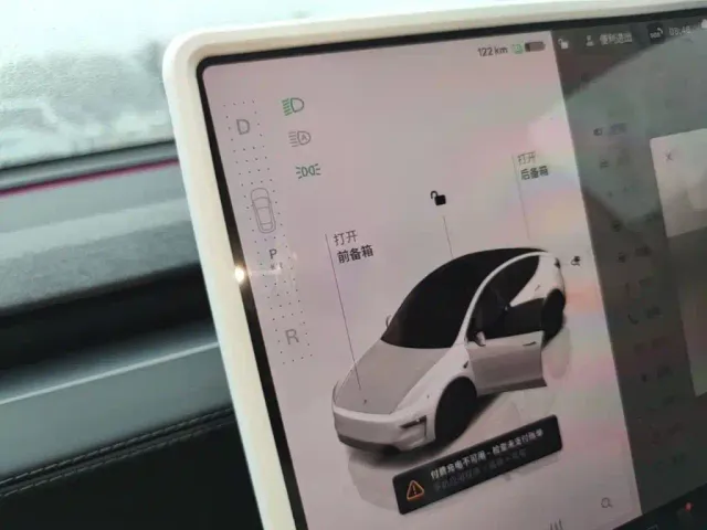 Tesla Model Y — Фото автомобиля 13