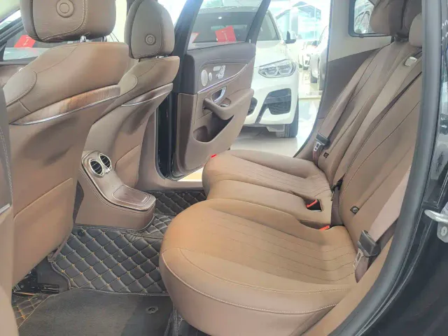 Mercedes-Benz E-Class — Фото автомобиля 12