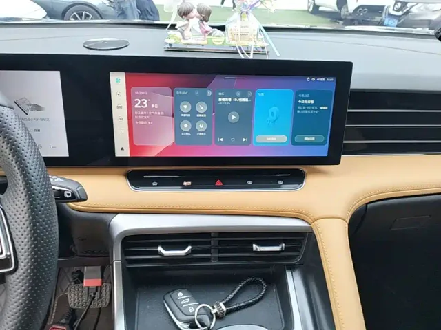 Roewe RX5 — Фото автомобиля 12