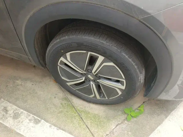 Geely Galaxy Starship 7 EM-i — Фото автомобиля 8