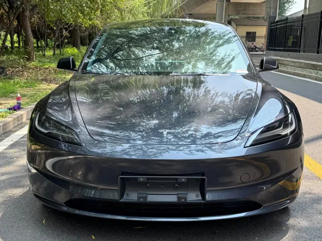 Tesla Model 3 — Фото автомобиля 2