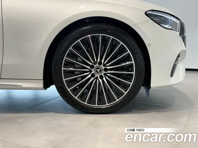 Mercedes-Benz E-Class — Фото автомобиля 5