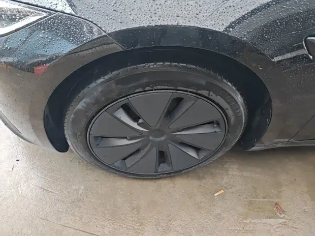 Tesla Model 3 — Фото автомобиля 22