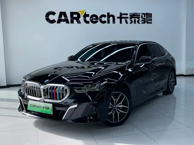 Фотография автомобиля — BMW i5
