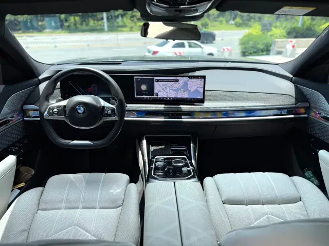 BMW 7 Series — Фото автомобиля 5