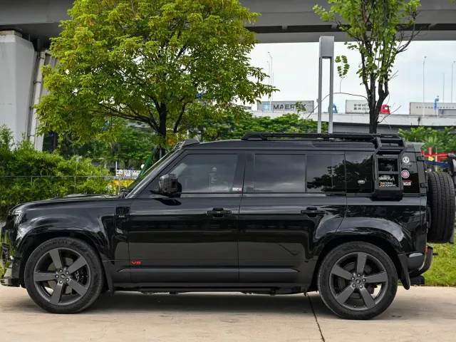 Land Rover Defender — Фото автомобиля 2