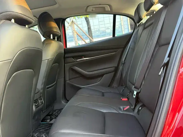 Mazda Axela — Фото автомобиля 16