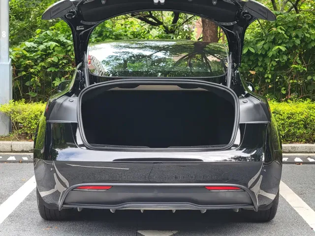 Tesla Model 3 — Фото автомобиля 15