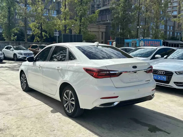 Ford Escort — Фото автомобиля 10