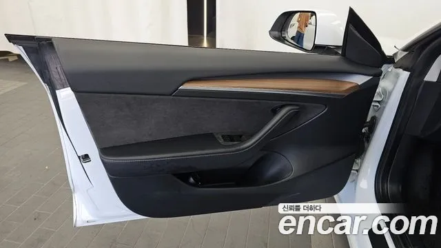 Tesla Model 3 — Фото автомобиля 24