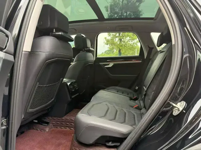 Volkswagen Touareg — Фото автомобиля 7