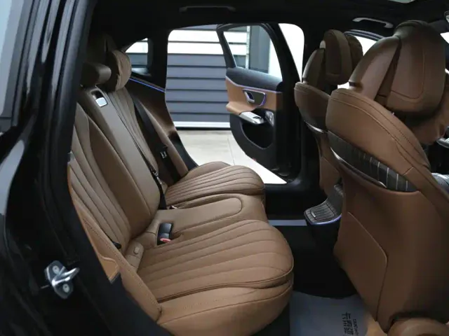 Mercedes-Benz E-Class — Фото автомобиля 24