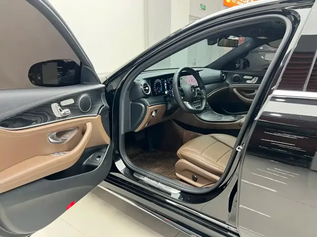 Mercedes-Benz E-Class — Фото автомобиля 16