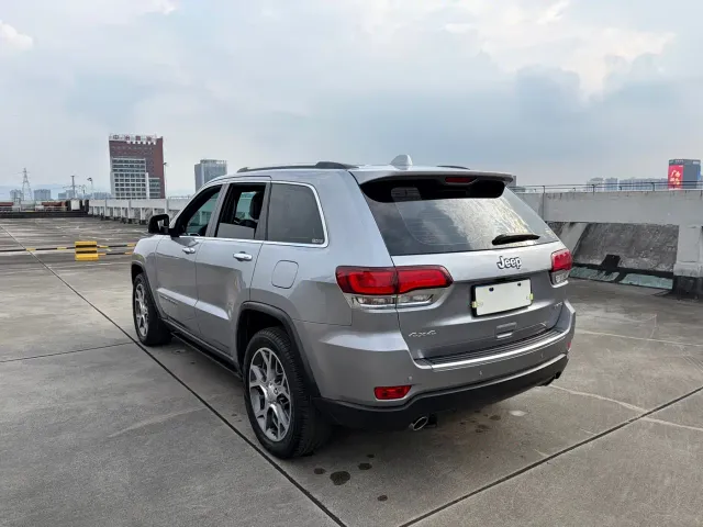 Jeep Grand Cherokee — Фото автомобиля 7
