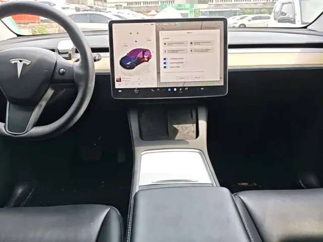 Tesla Model Y — Фото автомобиля 12
