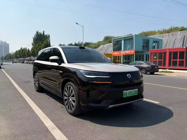 Denza Denza N9 2025 Model Premium Excellence — Фото автомобиля 3