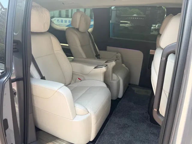 Li Auto MEGA — Фото автомобиля 7