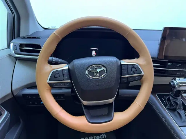 Toyota Sienna — Фото автомобиля 20