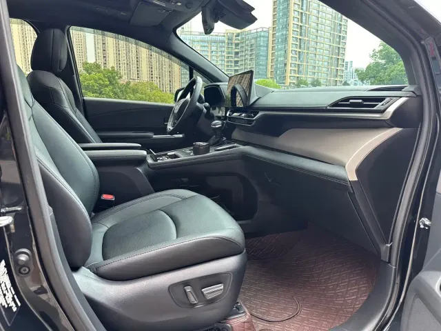 Toyota Granvia — Фото автомобиля 15