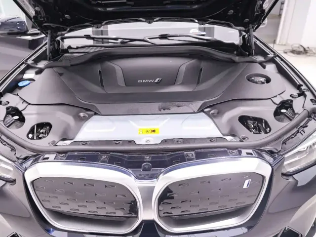 BMW iX3 — Фото автомобиля 24