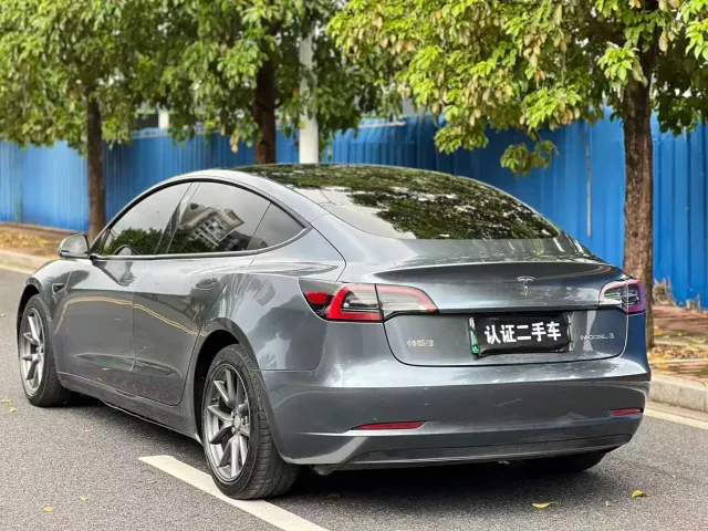 Tesla Model 3 — Фото автомобиля 6
